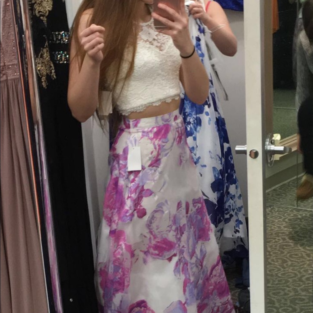 ✨🌸 Two Piece Prom Dress 🌸✨